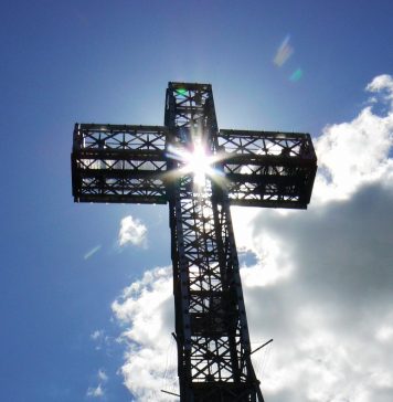 Vexilla Regis Prodeunt!