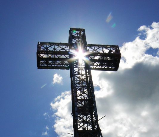 Vexilla Regis Prodeunt!